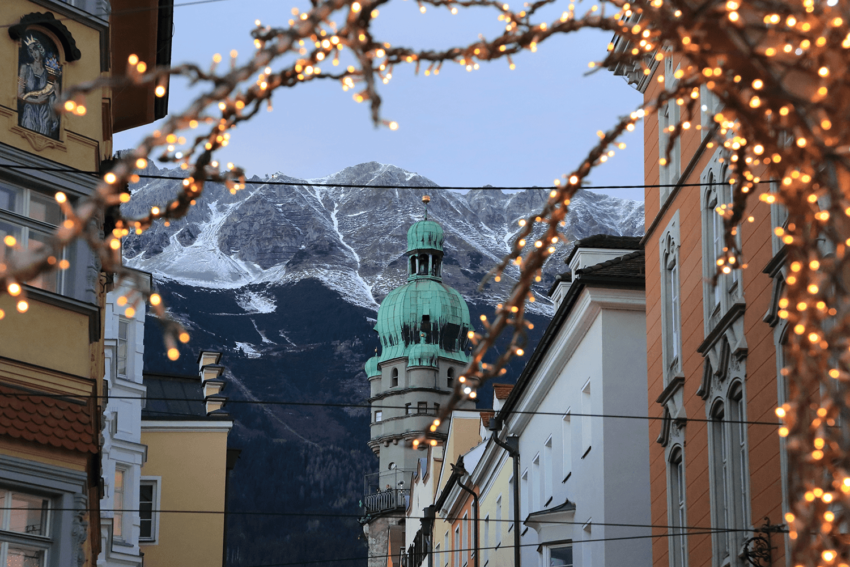 Weiße Weihnachten in den österreichischen Landeshauptstädten - in Innsbruck stehen die Chancen noch am Besten. (c) shutterstock/Snowlynx