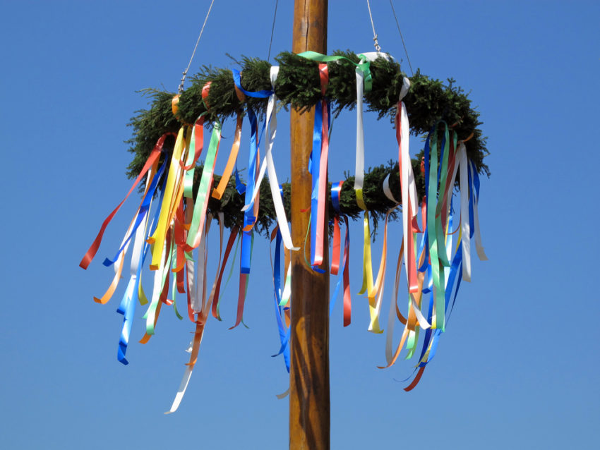 A maypole with the blue sky in the background (c) dilynn / shutterstock