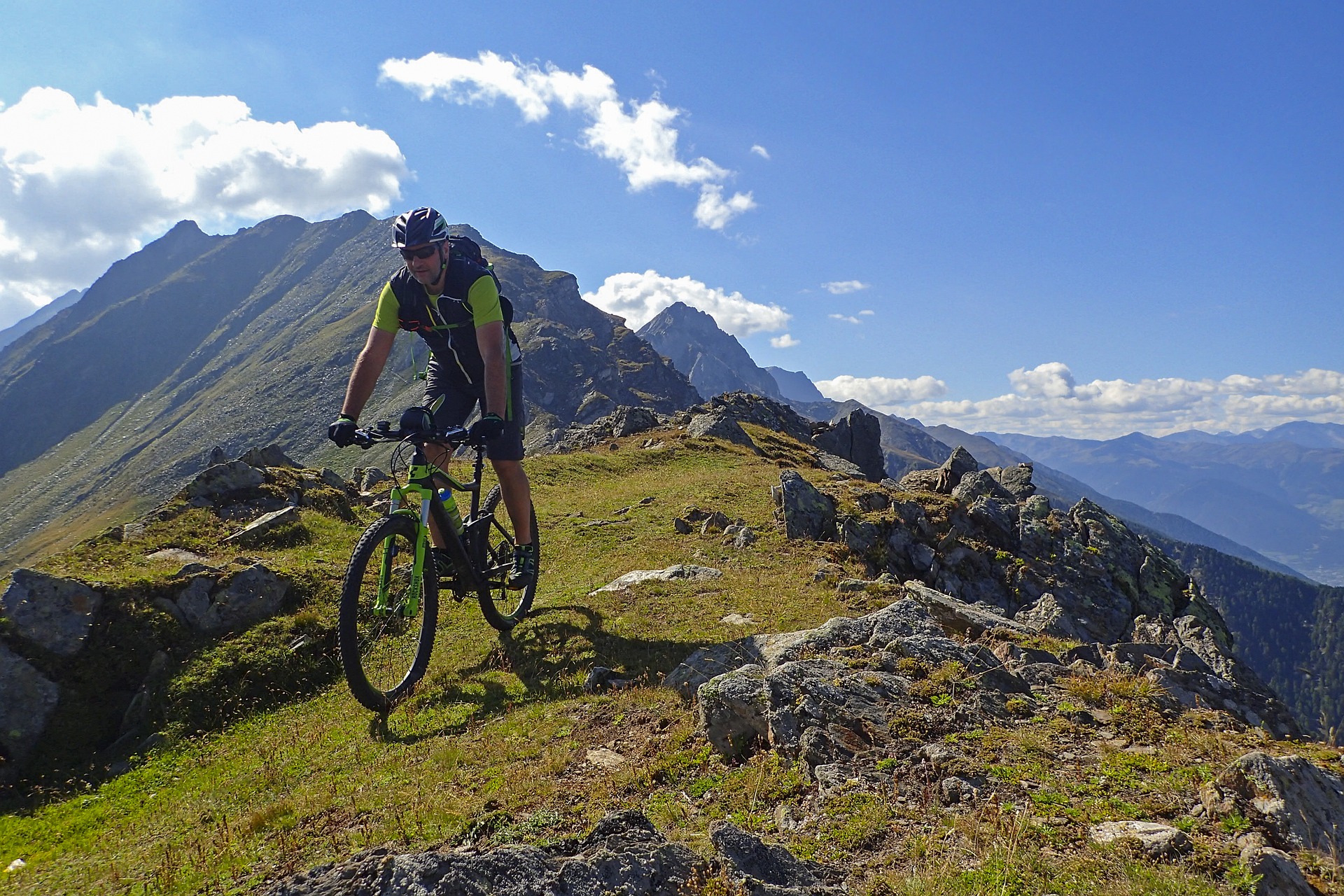 Gli appassionati di mountain bike trovano in Alto Adige un terreno ideale (c) Pixabay/Pixmartin