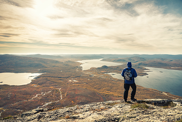 Atemberaubende Landschaft kombiniert mit kühlen Temperaturen. Lappland bietet euch das. 