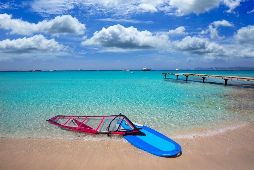 Strand in Formentera (c) shutterstock.com/holbox