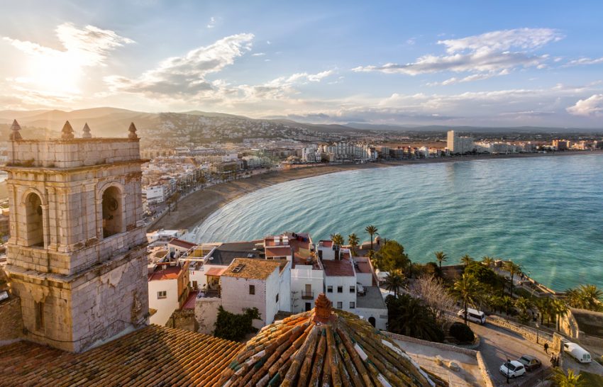 Vista a la ciudad de Peniscola en Valencia (c) shutterstock.com/Maylat