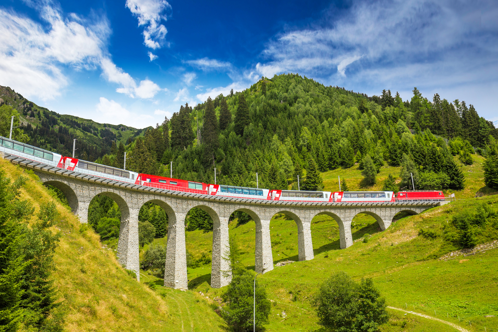 Le Glacier Express (c) shutterstock.com/gevision