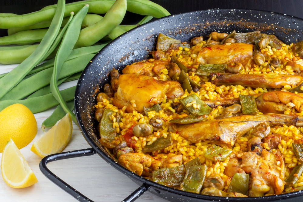 Una paella valenciana (c) shutterstock.com/Siim79