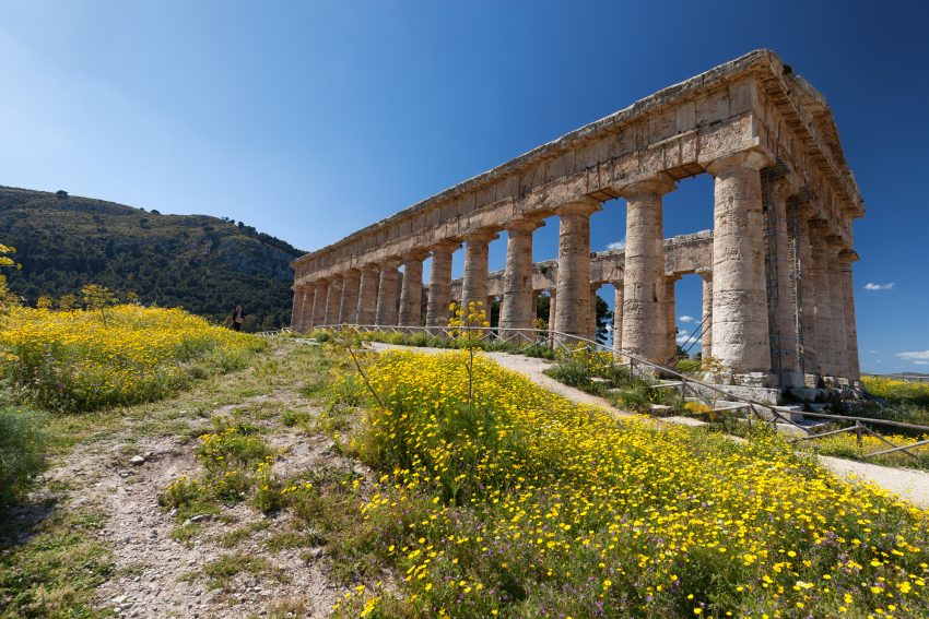 Le temple de Ségeste (c) shutterstock.com/como