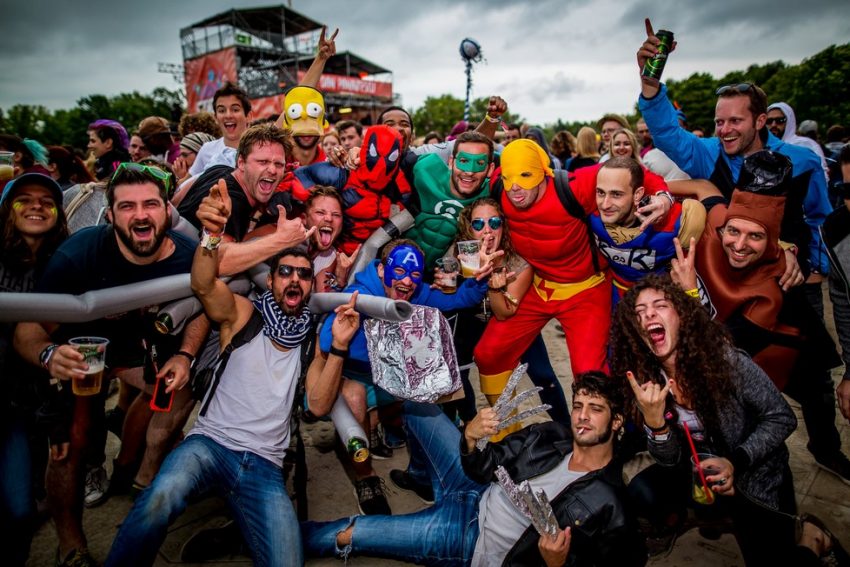 Un groupe de jeunes sur le festival de Sziget (c) Sziget Festival