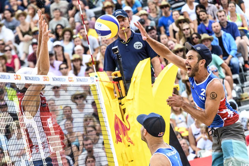 Volleyballspieler in Porec (c) Mihai Stetcu/ Swatch Beach Volleyball Major Series/ Red Bull Content Pool