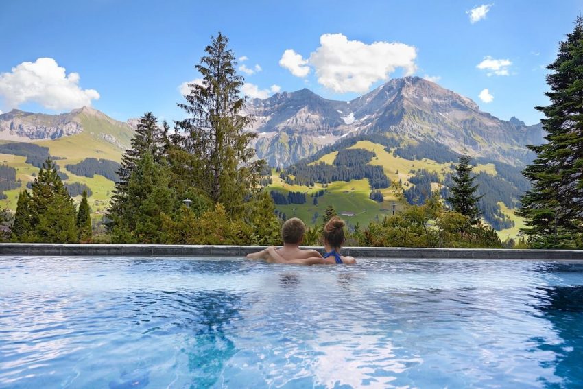 Bergidylle und Spa-Erlebnisse: Der Kurzurlaub-Experte Weekend4two präsentiert die zehn schönsten Alpenhotels vor, wie z.B. das Parkhotel Bellevue & Spa in der Schweiz. © Parkhotel Bellevue & Spa