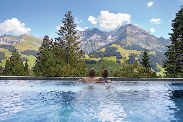 Bergidylle und Spa-Erlebnisse: Der Kurzurlaub-Experte Weekend4two präsentiert die zehn schönsten Alpenhotels vor, wie z.B. das Parkhotel Bellevue & Spa in der Schweiz. © Parkhotel Bellevue & Spa