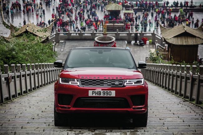 Range Rover Sport erklimmt die Treppen. @Range Rover